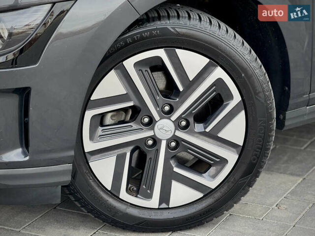 Серый Хендай Kona Electric, объемом двигателя 0 л и пробегом 87 тыс. км за 19552 $, фото 11 на Automoto.ua