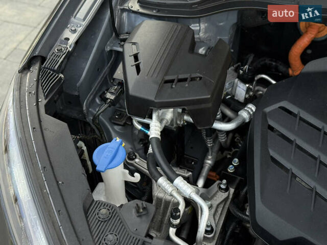 Серый Хендай Kona Electric, объемом двигателя 0 л и пробегом 87 тыс. км за 19552 $, фото 110 на Automoto.ua