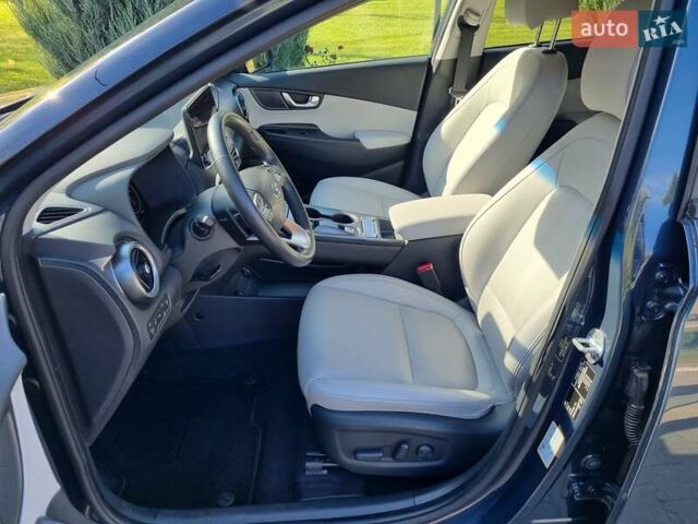Серый Хендай Kona Electric, объемом двигателя 0 л и пробегом 42 тыс. км за 21500 $, фото 10 на Automoto.ua