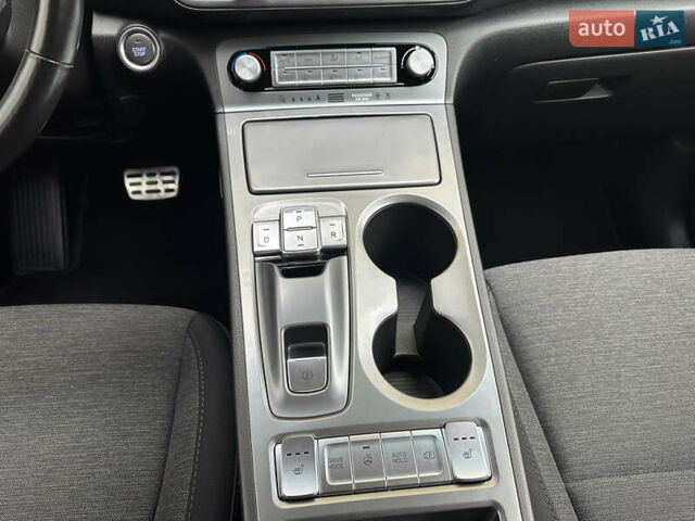 Сірий Хендай Kona Electric, об'ємом двигуна 0 л та пробігом 44 тис. км за 17600 $, фото 40 на Automoto.ua