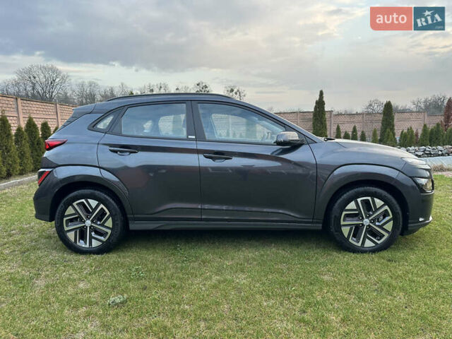 Сірий Хендай Kona Electric, об'ємом двигуна 0 л та пробігом 23 тис. км за 17900 $, фото 7 на Automoto.ua