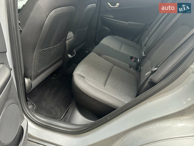 Сірий Хендай Kona Electric, об'ємом двигуна 0 л та пробігом 44 тис. км за 17600 $, фото 44 на Automoto.ua