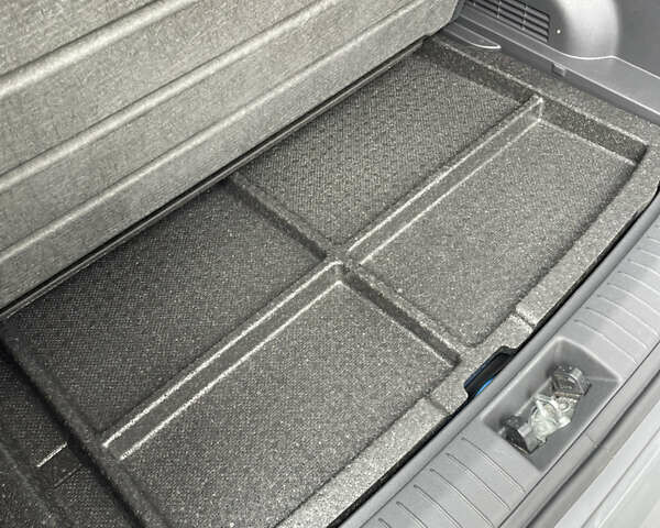 Серый Хендай Kona Electric, объемом двигателя 0 л и пробегом 47 тыс. км за 15950 $, фото 19 на Automoto.ua