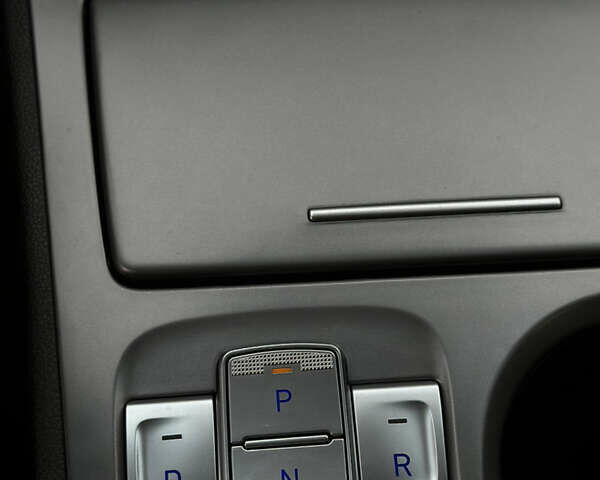 Серый Хендай Kona Electric, объемом двигателя 0 л и пробегом 63 тыс. км за 18450 $, фото 30 на Automoto.ua