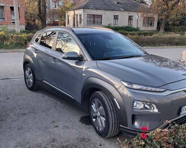 Серый Хендай Kona Electric, объемом двигателя 0 л и пробегом 45 тыс. км за 15999 $, фото 22 на Automoto.ua