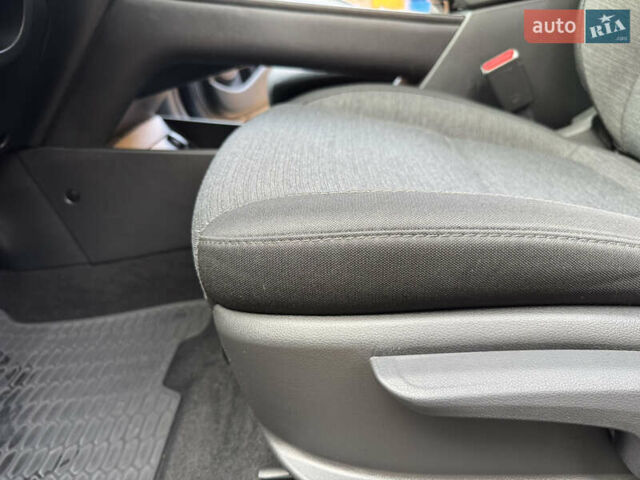 Серый Хендай Kona Electric, объемом двигателя 0 л и пробегом 77 тыс. км за 15999 $, фото 27 на Automoto.ua