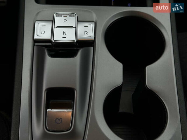 Серый Хендай Kona Electric, объемом двигателя 0 л и пробегом 65 тыс. км за 17999 $, фото 30 на Automoto.ua