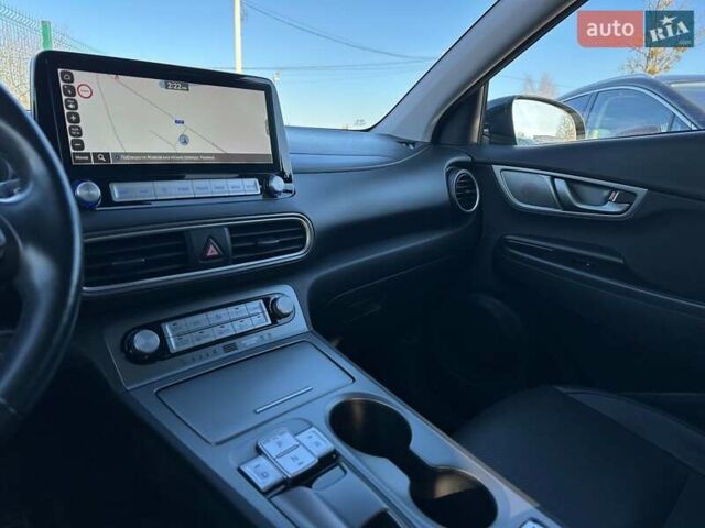 Сірий Хендай Kona Electric, об'ємом двигуна 0 л та пробігом 83 тис. км за 19900 $, фото 73 на Automoto.ua