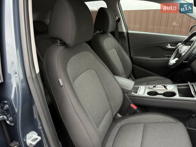 Сірий Хендай Kona Electric, об'ємом двигуна 0 л та пробігом 37 тис. км за 18100 $, фото 35 на Automoto.ua