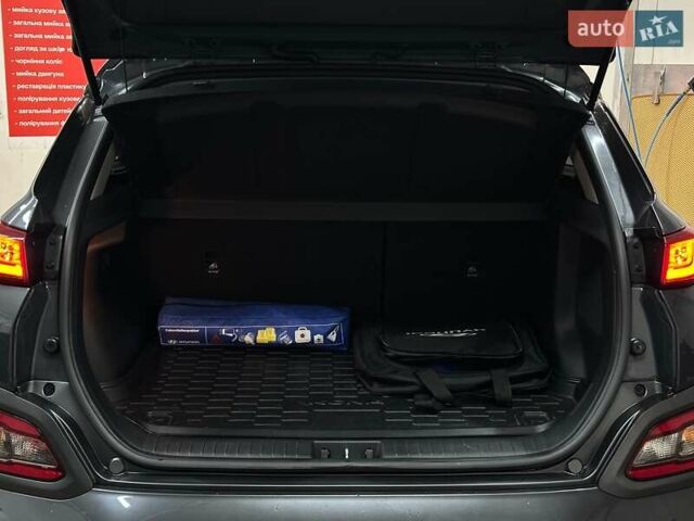 Серый Хендай Kona Electric, объемом двигателя 0 л и пробегом 65 тыс. км за 19900 $, фото 72 на Automoto.ua