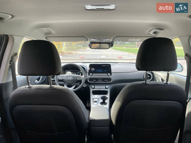 Серый Хендай Kona Electric, объемом двигателя 0 л и пробегом 48 тыс. км за 17390 $, фото 33 на Automoto.ua