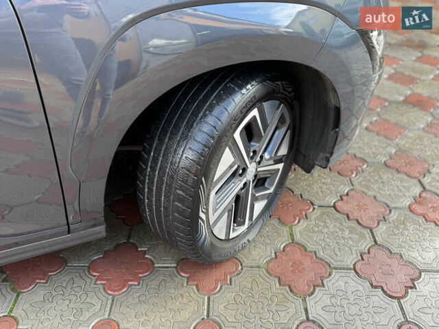 Серый Хендай Kona Electric, объемом двигателя 0 л и пробегом 77 тыс. км за 15999 $, фото 64 на Automoto.ua