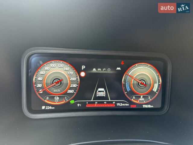 Серый Хендай Kona Electric, объемом двигателя 0 л и пробегом 77 тыс. км за 15999 $, фото 55 на Automoto.ua