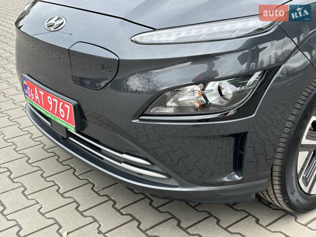 Сірий Хендай Kona Electric, об'ємом двигуна 0 л та пробігом 52 тис. км за 16450 $, фото 20 на Automoto.ua