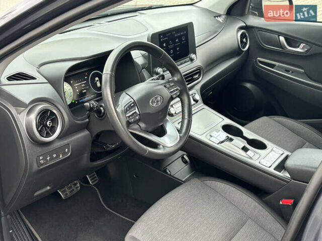 Сірий Хендай Kona Electric, об'ємом двигуна 0 л та пробігом 52 тис. км за 16450 $, фото 24 на Automoto.ua