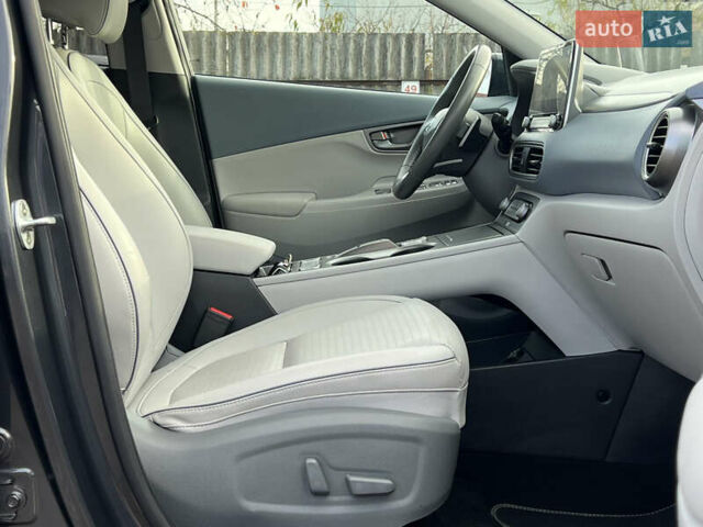 Серый Хендай Kona Electric, объемом двигателя 0 л и пробегом 72 тыс. км за 20154 $, фото 45 на Automoto.ua