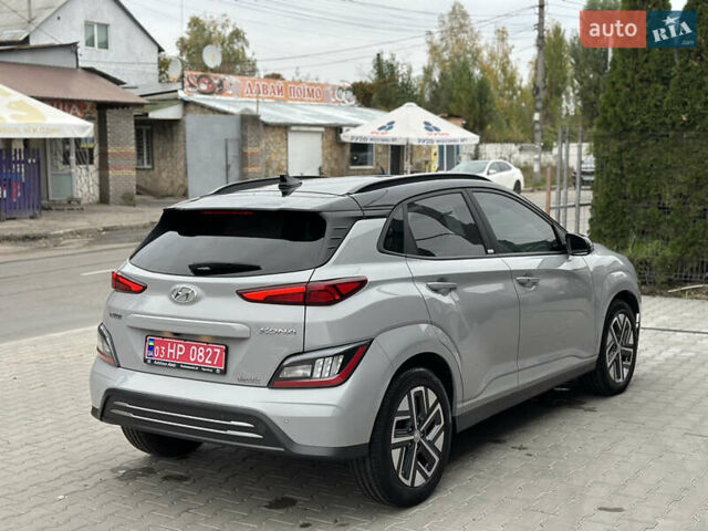 Серый Хендай Kona Electric, объемом двигателя 0 л и пробегом 63 тыс. км за 18450 $, фото 3 на Automoto.ua