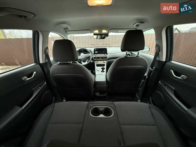 Сірий Хендай Kona Electric, об'ємом двигуна 0 л та пробігом 37 тис. км за 18100 $, фото 19 на Automoto.ua