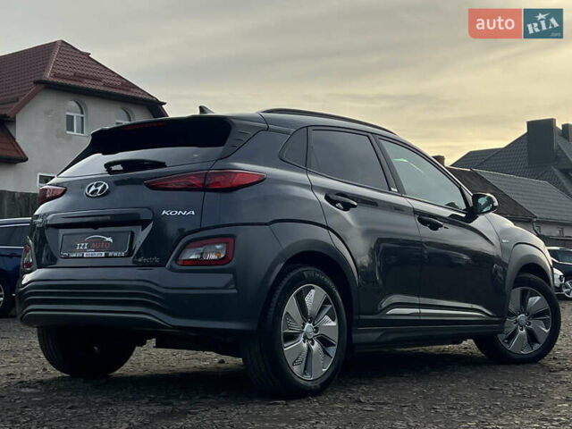 Серый Хендай Kona Electric, объемом двигателя 0 л и пробегом 72 тыс. км за 20154 $, фото 7 на Automoto.ua