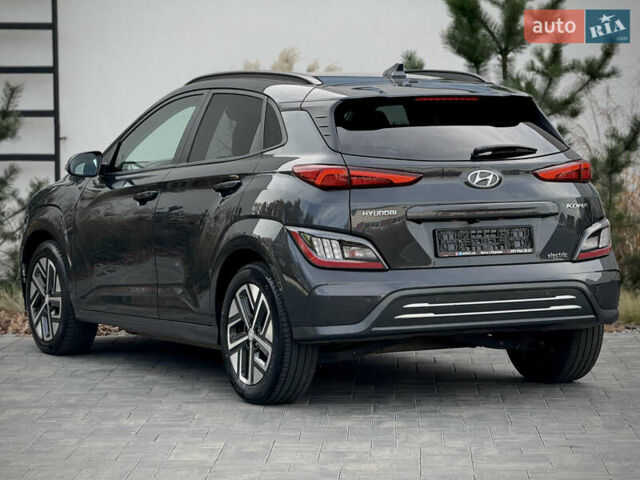 Серый Хендай Kona Electric, объемом двигателя 0 л и пробегом 87 тыс. км за 19552 $, фото 3 на Automoto.ua