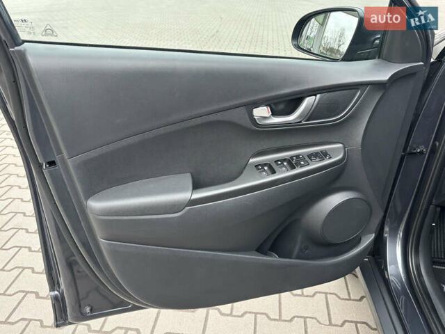Сірий Хендай Kona Electric, об'ємом двигуна 0 л та пробігом 52 тис. км за 16450 $, фото 26 на Automoto.ua