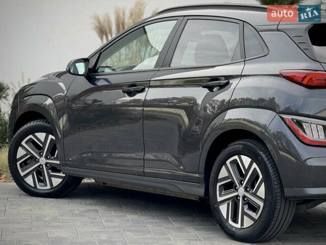 Серый Хендай Kona Electric, объемом двигателя 0 л и пробегом 87 тыс. км за 19552 $, фото 30 на Automoto.ua