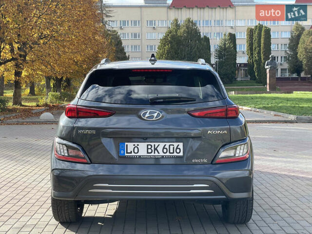 Серый Хендай Kona Electric, объемом двигателя 0 л и пробегом 48 тыс. км за 17390 $, фото 7 на Automoto.ua