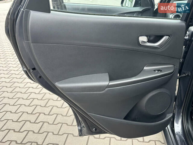 Сірий Хендай Kona Electric, об'ємом двигуна 0 л та пробігом 52 тис. км за 16450 $, фото 50 на Automoto.ua