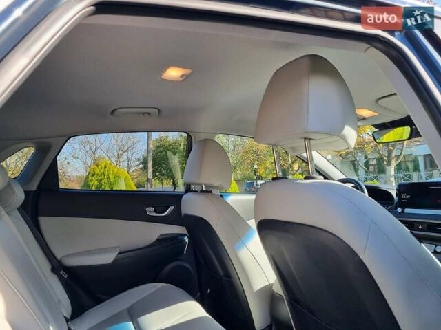 Серый Хендай Kona Electric, объемом двигателя 0 л и пробегом 42 тыс. км за 21500 $, фото 28 на Automoto.ua