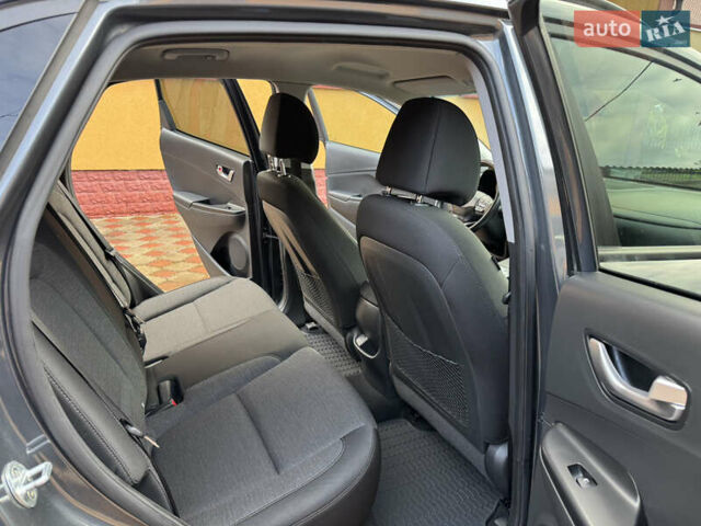 Серый Хендай Kona Electric, объемом двигателя 0 л и пробегом 77 тыс. км за 15999 $, фото 17 на Automoto.ua