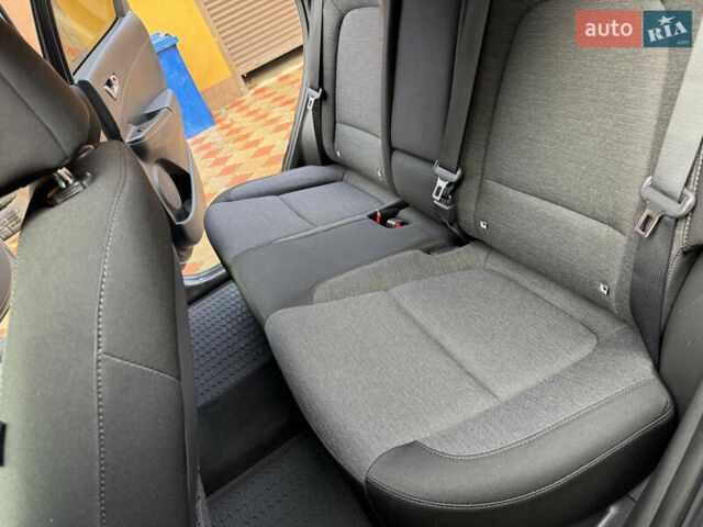 Серый Хендай Kona Electric, объемом двигателя 0 л и пробегом 77 тыс. км за 15999 $, фото 31 на Automoto.ua