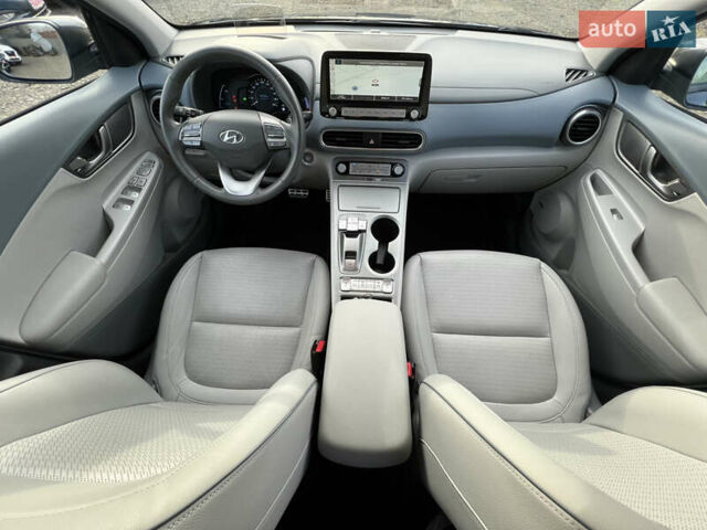 Серый Хендай Kona Electric, объемом двигателя 0 л и пробегом 72 тыс. км за 20154 $, фото 52 на Automoto.ua