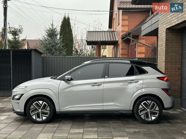 Серый Хендай Kona Electric, объемом двигателя 0 л и пробегом 63 тыс. км за 17900 $, фото 6 на Automoto.ua