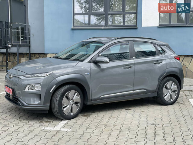 Серый Хендай Kona Electric, объемом двигателя 0 л и пробегом 47 тыс. км за 15950 $, фото 2 на Automoto.ua