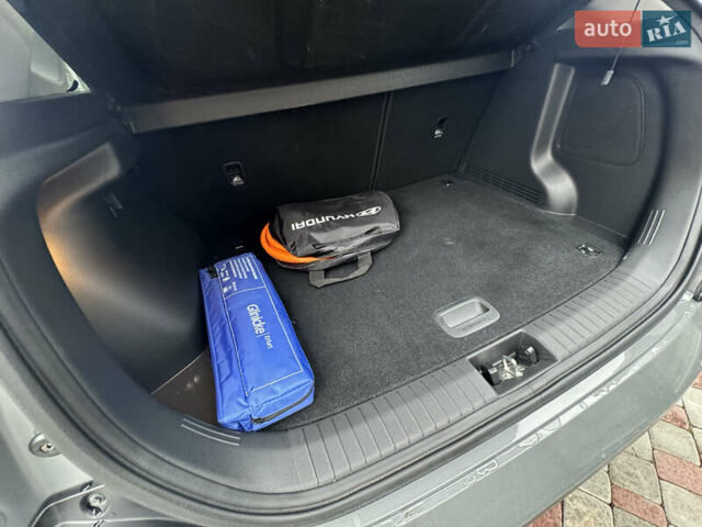 Серый Хендай Kona Electric, объемом двигателя 0 л и пробегом 65 тыс. км за 17999 $, фото 37 на Automoto.ua