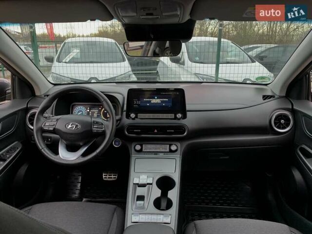 Сірий Хендай Kona Electric, об'ємом двигуна 0 л та пробігом 47 тис. км за 17355 $, фото 40 на Automoto.ua