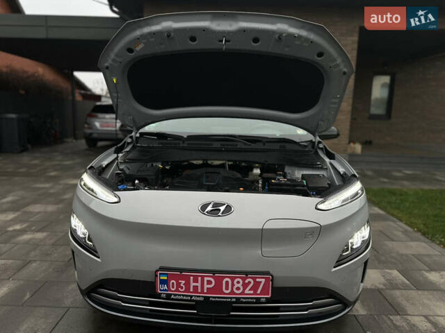 Серый Хендай Kona Electric, объемом двигателя 0 л и пробегом 63 тыс. км за 17900 $, фото 11 на Automoto.ua