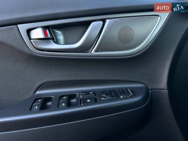 Сірий Хендай Kona Electric, об'ємом двигуна 0 л та пробігом 83 тис. км за 19900 $, фото 46 на Automoto.ua