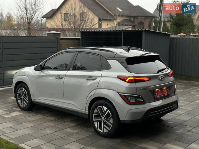 Серый Хендай Kona Electric, объемом двигателя 0 л и пробегом 63 тыс. км за 17900 $, фото 3 на Automoto.ua