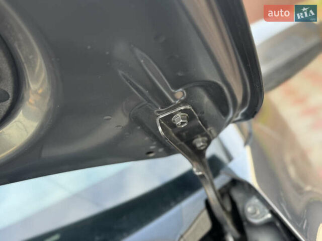 Серый Хендай Kona Electric, объемом двигателя 0 л и пробегом 77 тыс. км за 15999 $, фото 41 на Automoto.ua