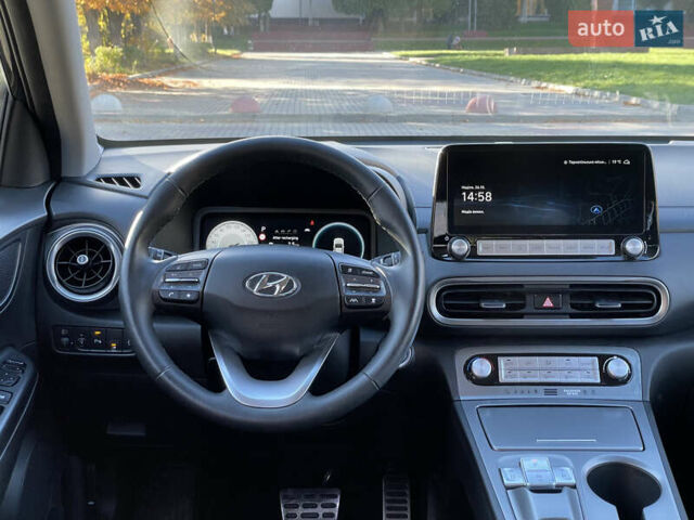 Серый Хендай Kona Electric, объемом двигателя 0 л и пробегом 48 тыс. км за 17390 $, фото 25 на Automoto.ua