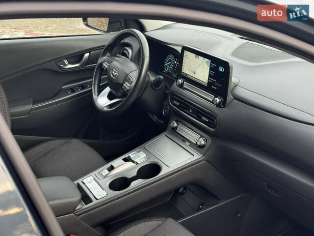 Сірий Хендай Kona Electric, об'ємом двигуна 0 л та пробігом 48 тис. км за 17500 $, фото 1 на Automoto.ua