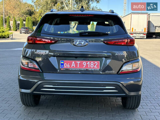 Сірий Хендай Kona Electric, об'ємом двигуна 0 л та пробігом 106 тис. км за 18650 $, фото 5 на Automoto.ua