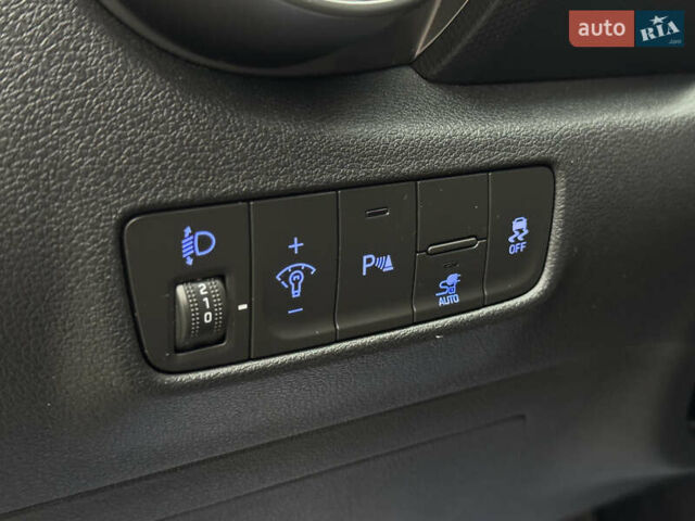 Серый Хендай Kona Electric, объемом двигателя 0 л и пробегом 50 тыс. км за 18500 $, фото 45 на Automoto.ua