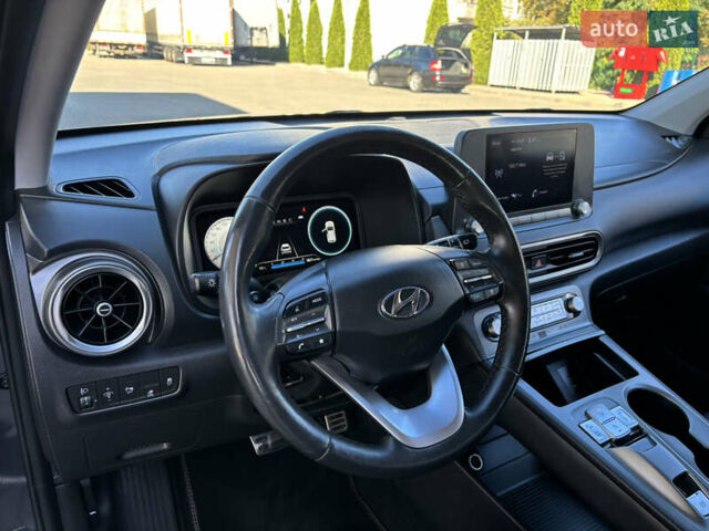 Сірий Хендай Kona Electric, об'ємом двигуна 0 л та пробігом 106 тис. км за 18650 $, фото 26 на Automoto.ua