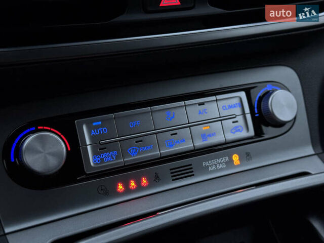 Сірий Хендай Kona Electric, об'ємом двигуна 0 л та пробігом 55 тис. км за 18500 $, фото 31 на Automoto.ua