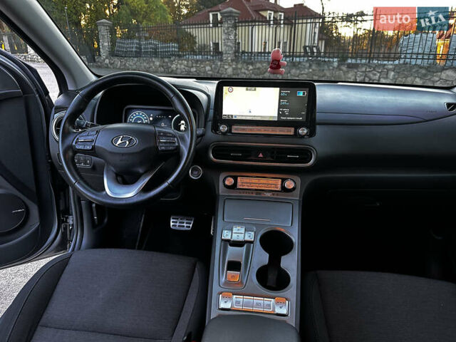 Серый Хендай Kona Electric, объемом двигателя 0 л и пробегом 55 тыс. км за 22000 $, фото 29 на Automoto.ua