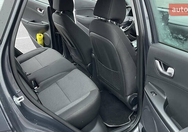 Сірий Хендай Kona Electric, об'ємом двигуна 0 л та пробігом 103 тис. км за 19700 $, фото 10 на Automoto.ua