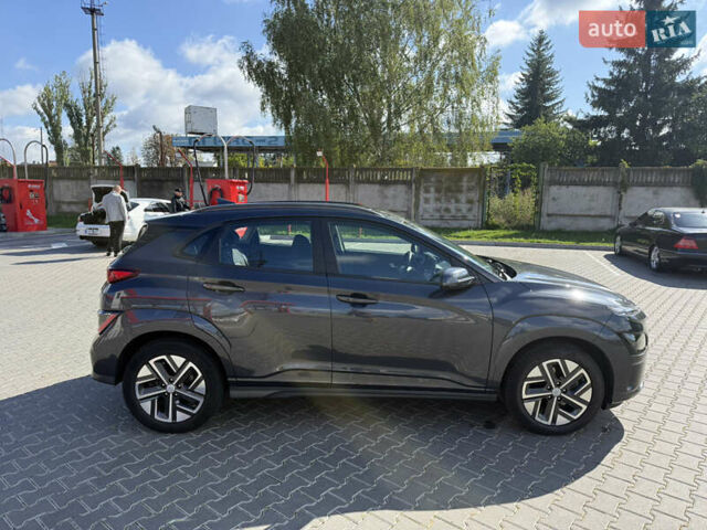 Сірий Хендай Kona Electric, об'ємом двигуна 0 л та пробігом 58 тис. км за 19300 $, фото 6 на Automoto.ua