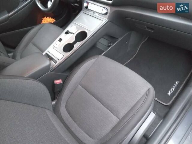 Сірий Хендай Kona Electric, об'ємом двигуна 0 л та пробігом 59 тис. км за 16890 $, фото 44 на Automoto.ua